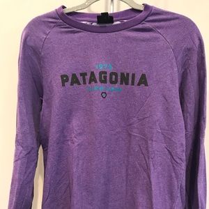 Patagonia lite weight sweatshirt. Adult S